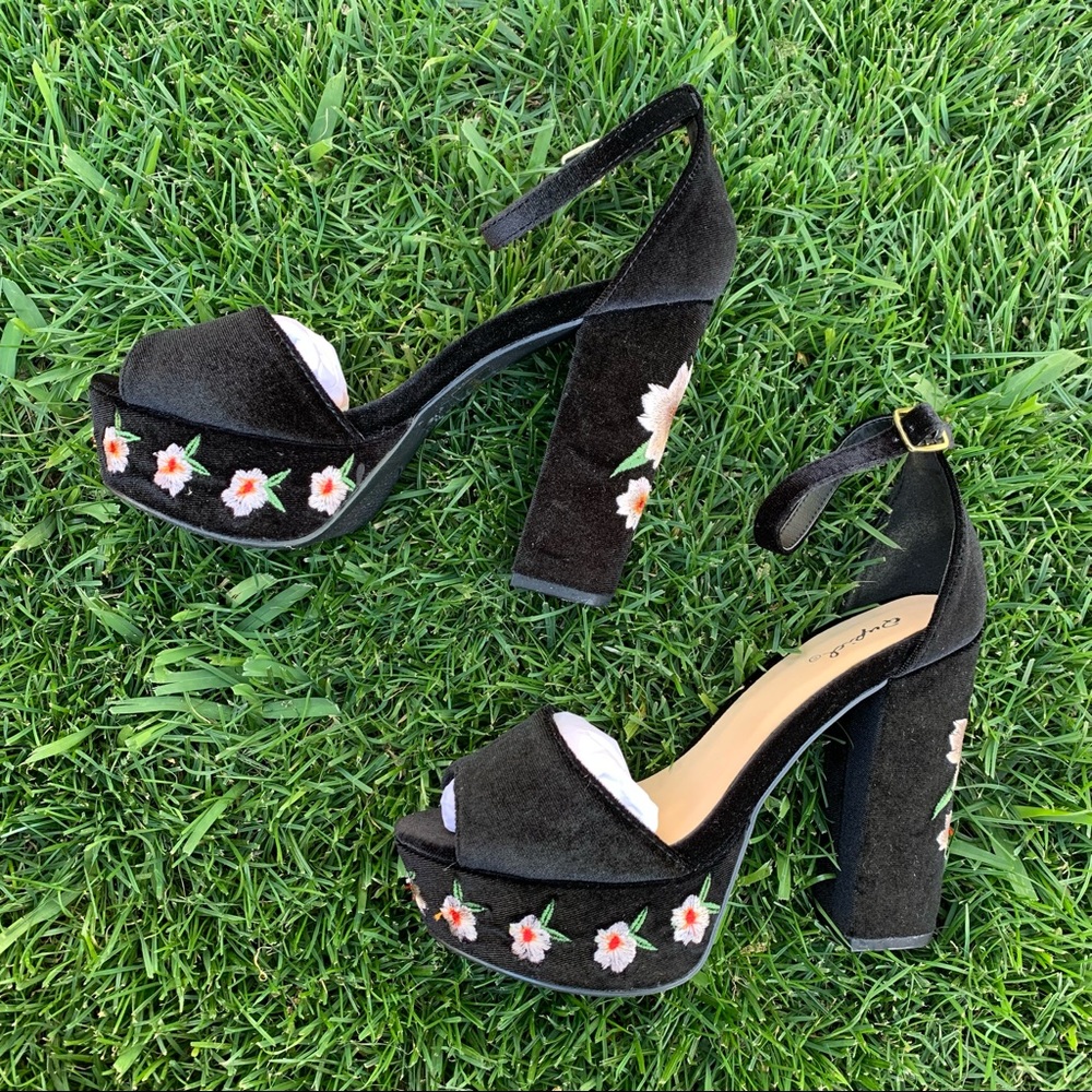 NEW Qupid Black Velvet Platform Heels